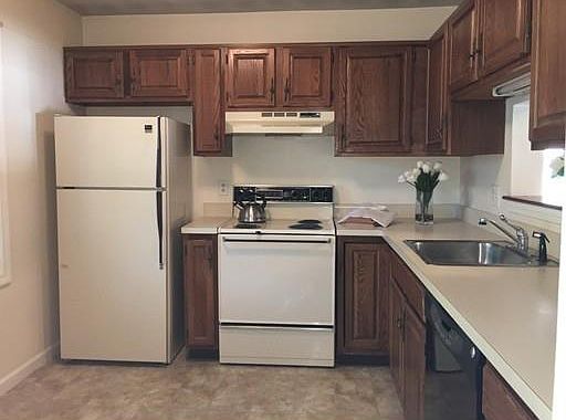 3rd image of 158 Laurelwood Dr