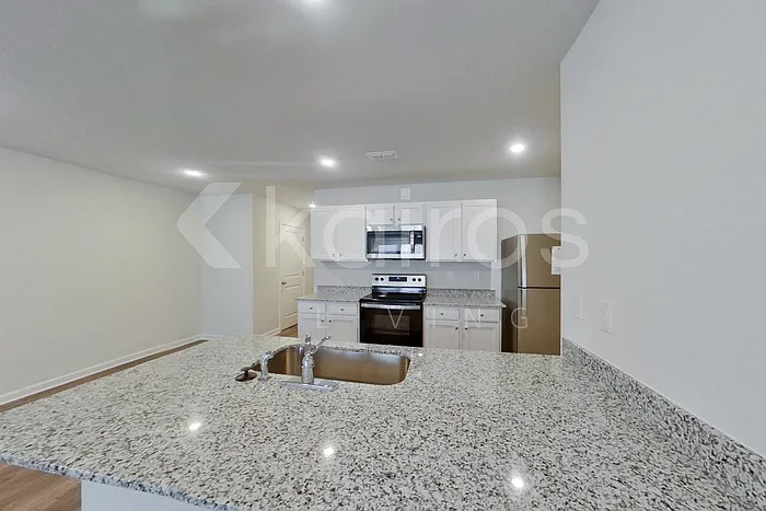 3 bed, 2.5 bath, 1522 sqft, $1,595 — Photo 3
