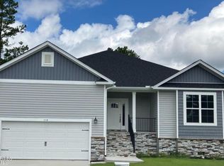1118 Coral Reef Dr, New Bern, NC 28560