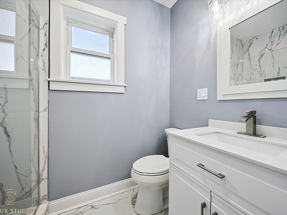 5th image of 7043 S Damen Ave