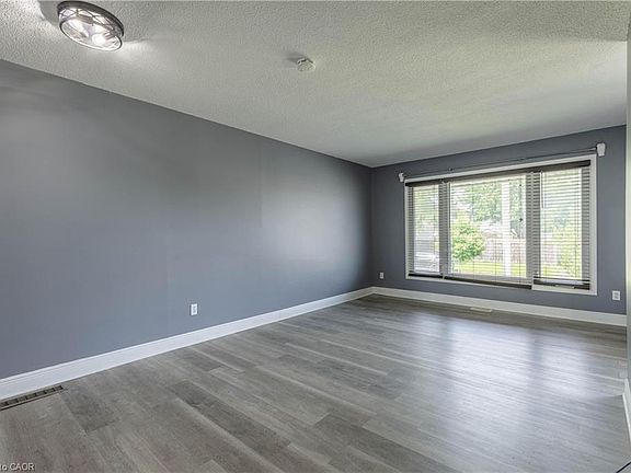 5th image of 31 Canterbury Dr