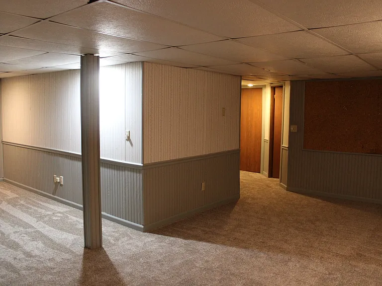 1015 Babcock St — Photo 18