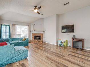 523 Deerwood Dr, Burleson, TX 76028