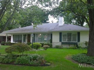 76 Clairview Rd, Grosse Pointe Shores, MI 48236