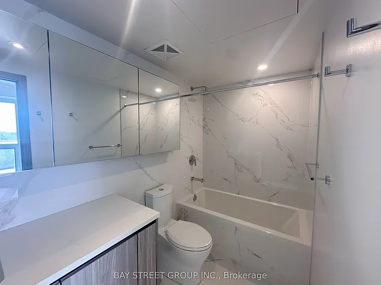 27 McMahon Dr #3206 — Photo 8