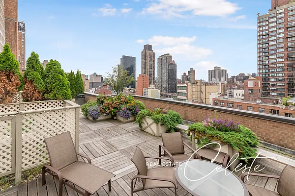 Sold by Sotheby's International Realty | media 18