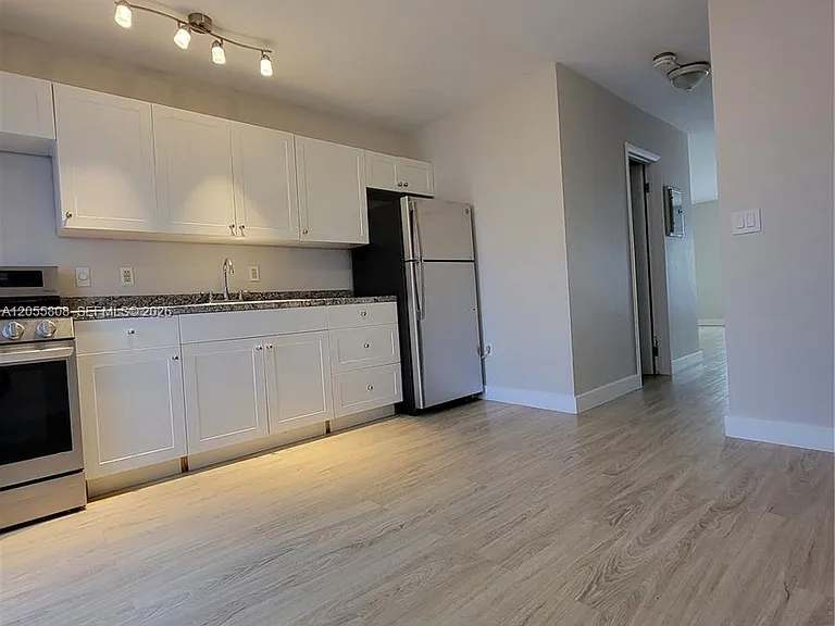 441 Collins Ave #10 — Photo 4