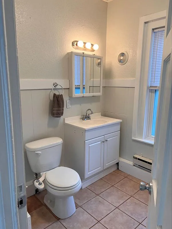 5 bed, 3.0 bath, 800 sqft, $1,950 — Photo 3