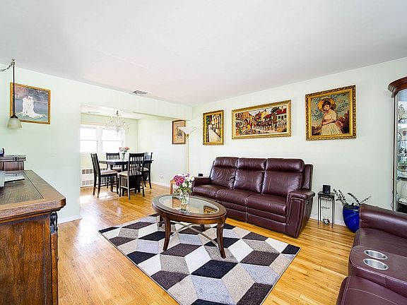5th image of 415 Franklin Ave