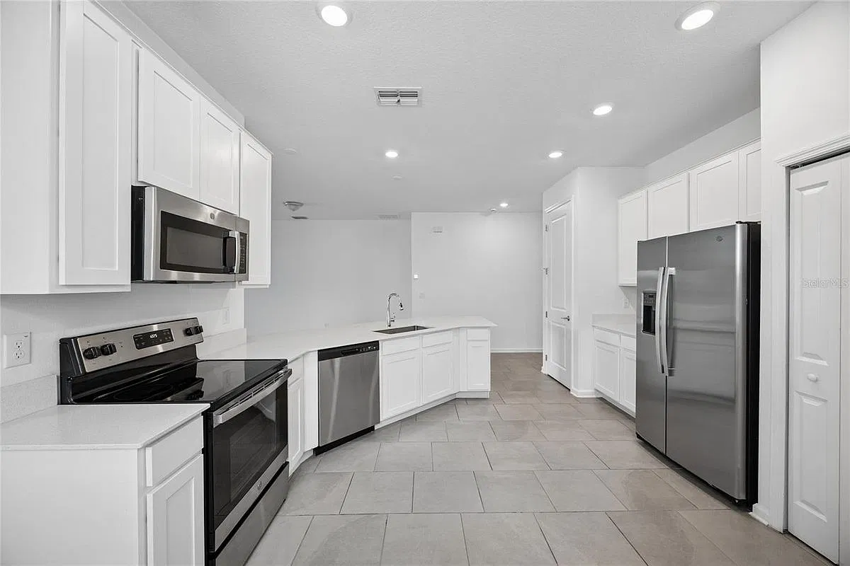 3 bed, 2.0 bath, 1760 sqft, $2,250 — Photo 4