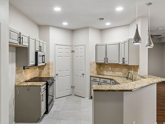3rd image of 11335 AMHURST DR