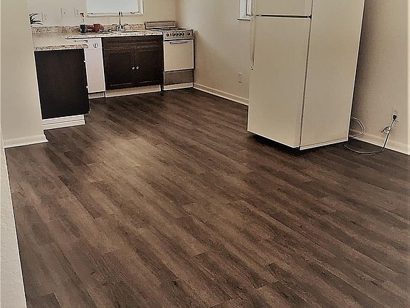 3rd image of 3818 Hamid Blvd #B