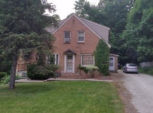 3873 S 104th St, Greenfield, WI 53228