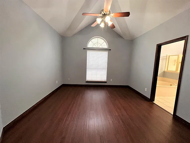 738 Ridgemont Dr — Photo 16