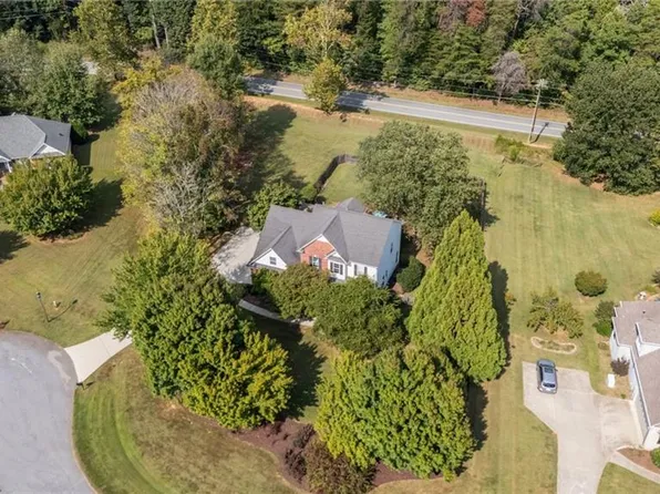 3606 Birdsong Ct, Summerfield, NC 27358