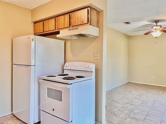 3rd image of 3021 Sycamore Ave #13