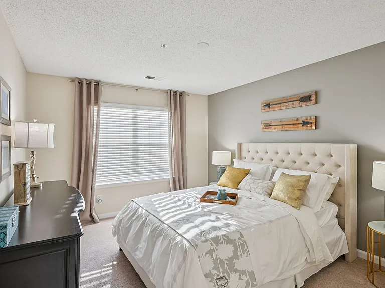Radbourne Lake Apartments — Photo 5