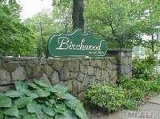 2810 Wilshire Ln, Oakdale, NY 11769