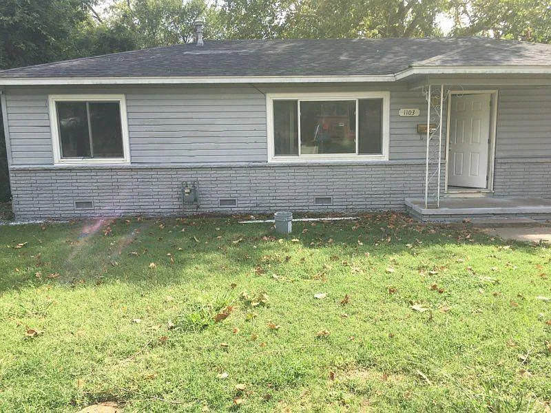 N Hickory Ave