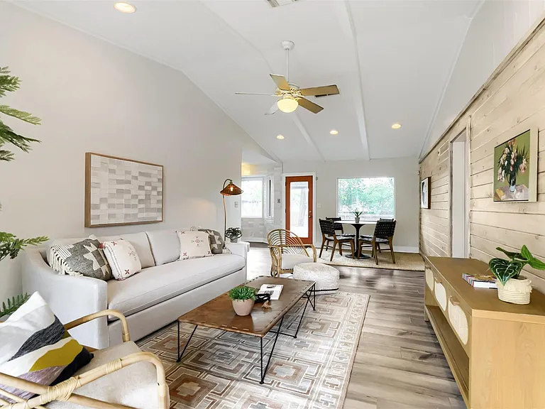 2501 Audubon Pl — Photo 2