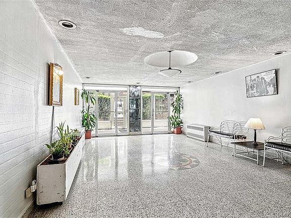 4th image of 2835 Webb Ave APT 6C