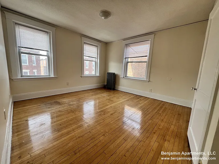 8 Barrows St #5 — Photo 3
