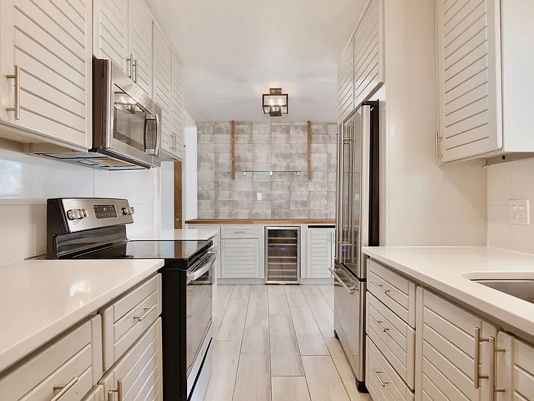 2401 Albert Lee Pkwy — Photo 6