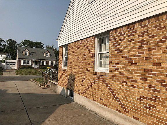 3rd image of 23 Birchwood Dr W