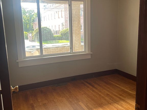 3rd image of 3372 Dawson St Floor 1