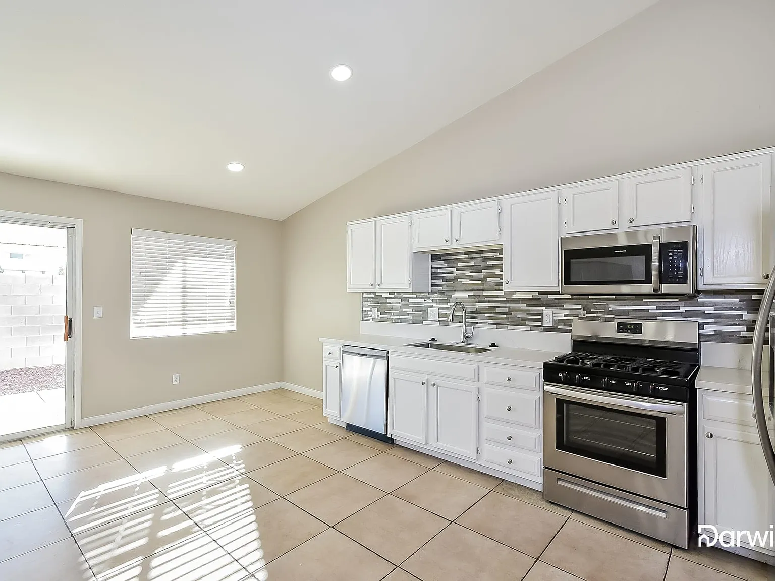 4 bed, 2.0 bath, 1760 sqft, $2,150 — Photo 4