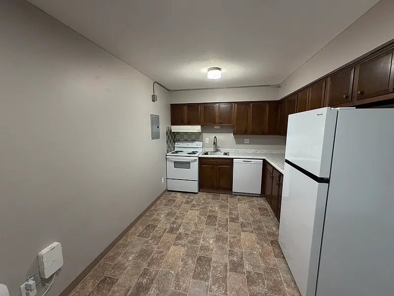 2 bed, 1.0 bath, $895 — Photo 4