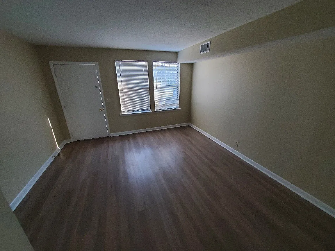 2 bed, 1.5 bath, 884 sqft, $1,395 — Photo 2