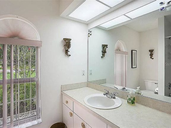 4th image of 11 Mangrove Ct W