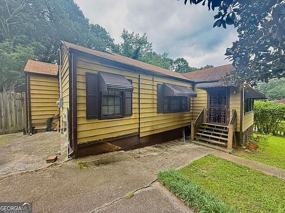 2nd image of 230 Eleanor St