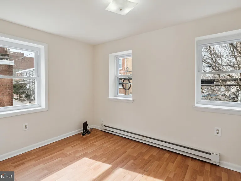 1305 N Lawrence St #1 — Photo 4