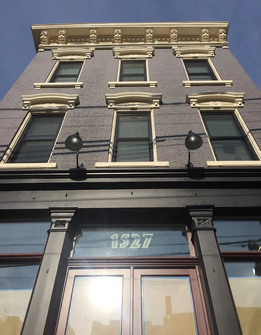 1527 Elm St — Photo 1