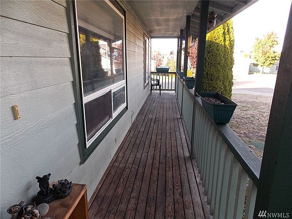 2nd image of 16348 Birkland St SE