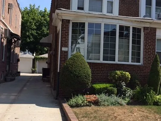 Sold by Tracey Real Estate | media 1