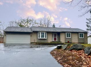 3492 Yarney Rd, Waterford, MI 48329