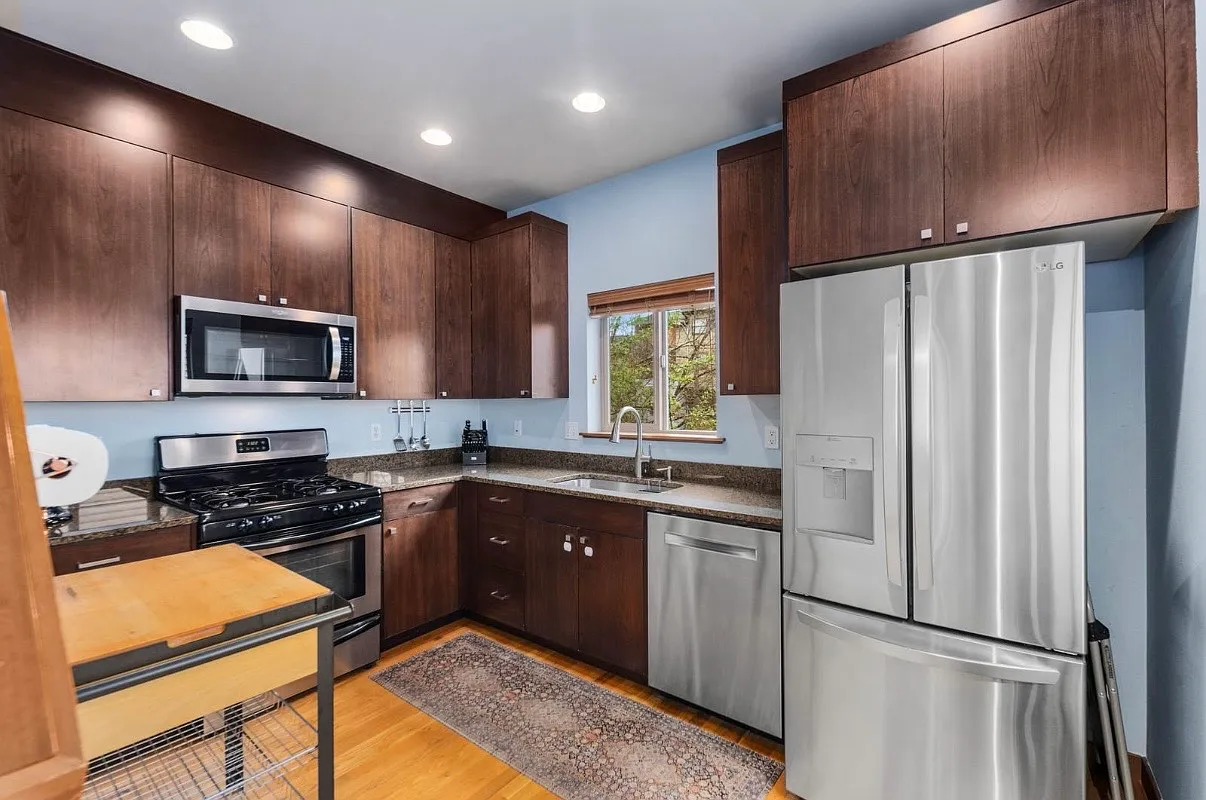 3 bed, 1342 sqft, $3,500 — Photo 4