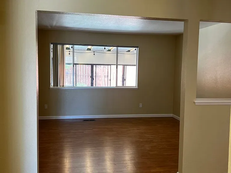515 Nancy Cir — Photo 2