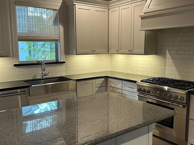 2548 N Bay Pl — Photo 8