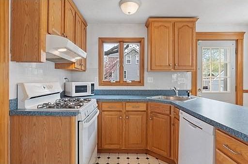 2nd image of 15 E Park Ave