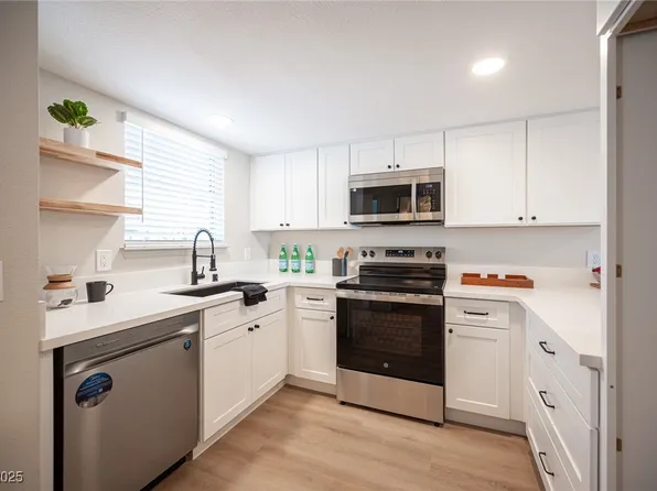 3823 S Maryland Pkwy Unit L6, Paradise Town, NV 89119