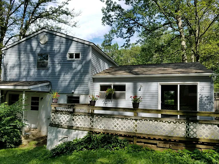 520 Briarwood Ln — Photo 24