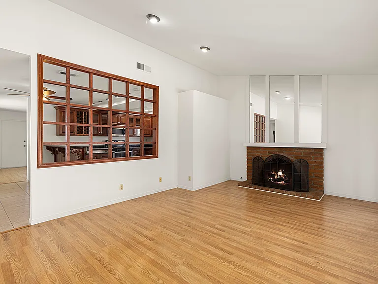 2170 Jefferson Ave — Photo 10
