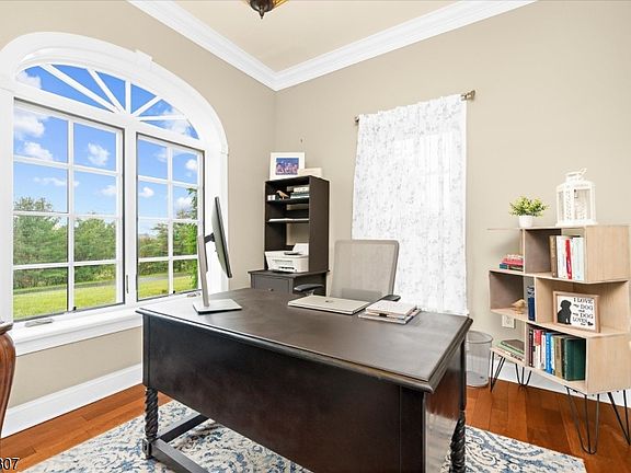 4th image of 313 Ridge Rd