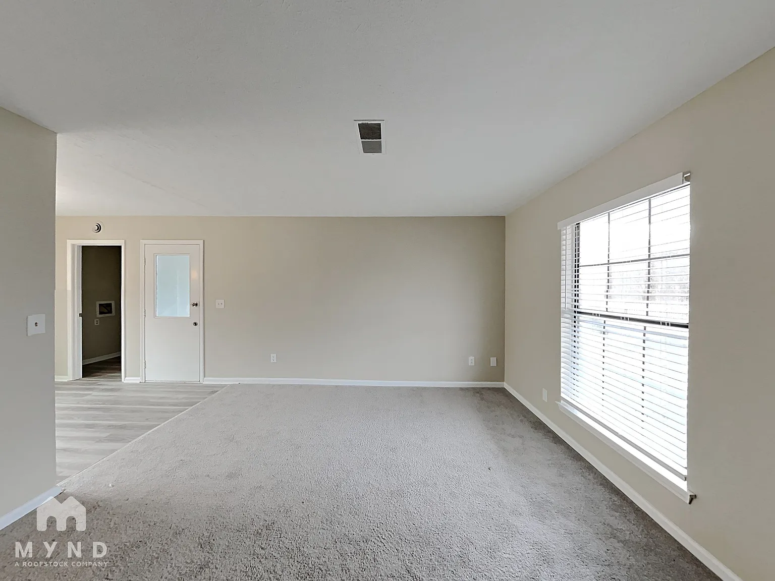 3 bed, 2.0 bath, 1002 sqft, $1,775 — Photo 4