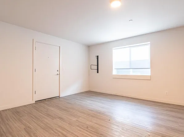 Lucera, 4626 N Maryland Ave #206, Portland, OR 97217