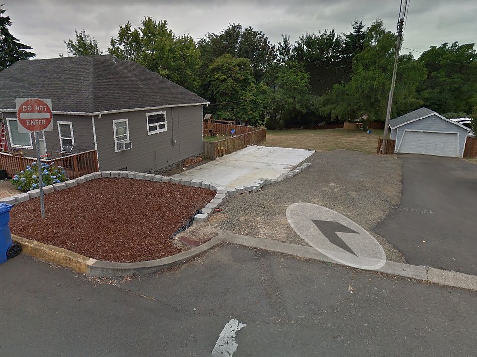 2nd image of 307 NE Beech St